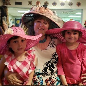 Meet your Posher, Elaine